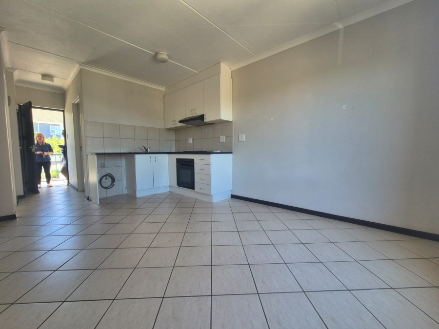 To Let 2 Bedroom Property for Rent in Buh Rein Estate Western Cape